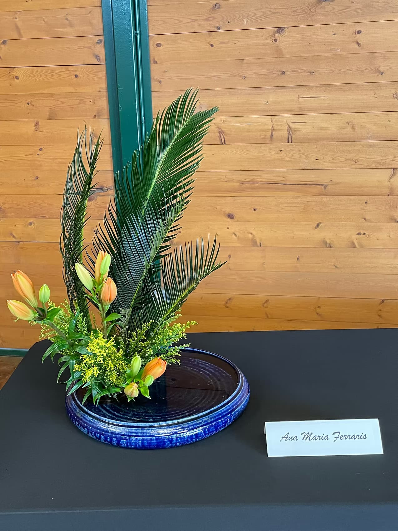 Ikebana arrangement 10